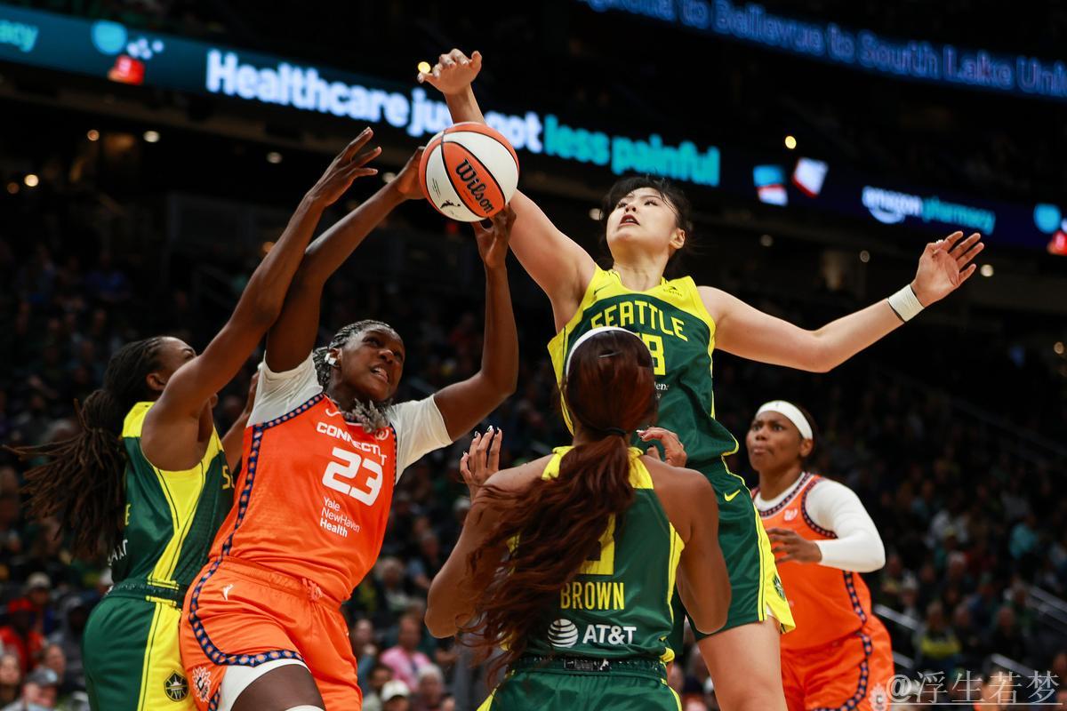 李月汝8+10表现出色 飞翼客场轻取风暴 李月汝8+10表现出色 飞翼客场轻取风暴